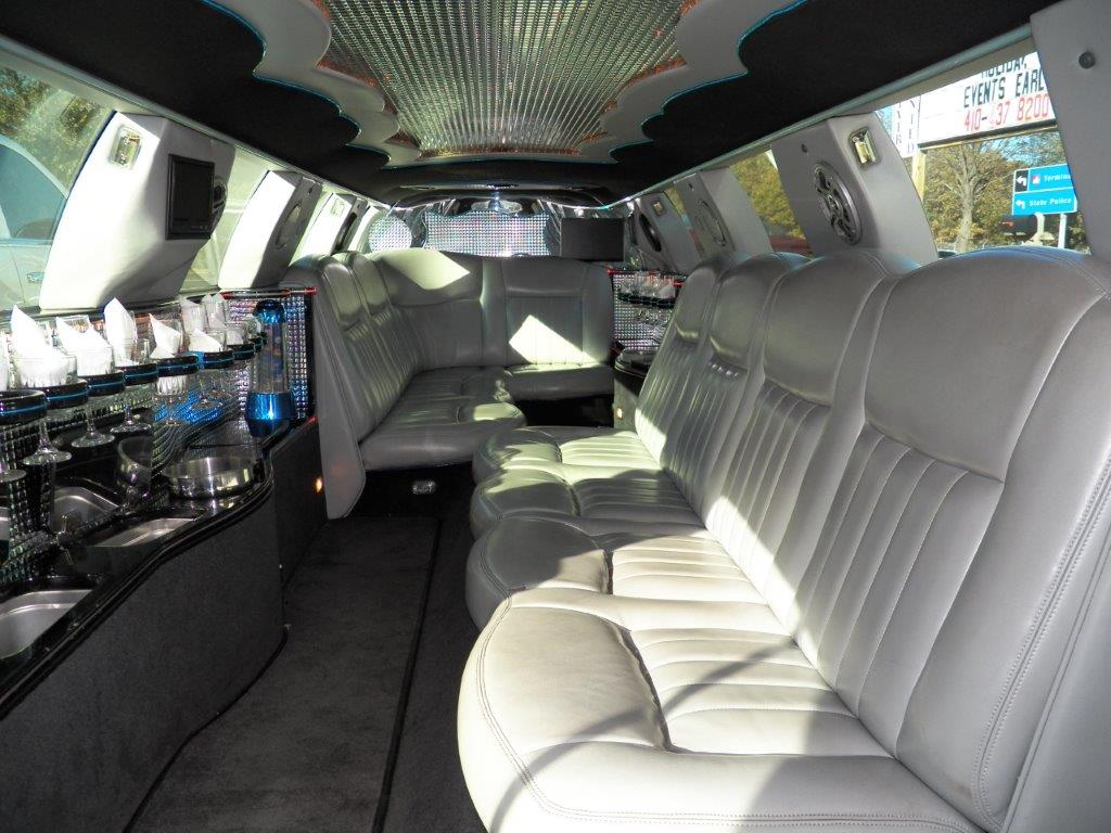 Baltimore Lincoln Town Car Limousine Ultra Stretch